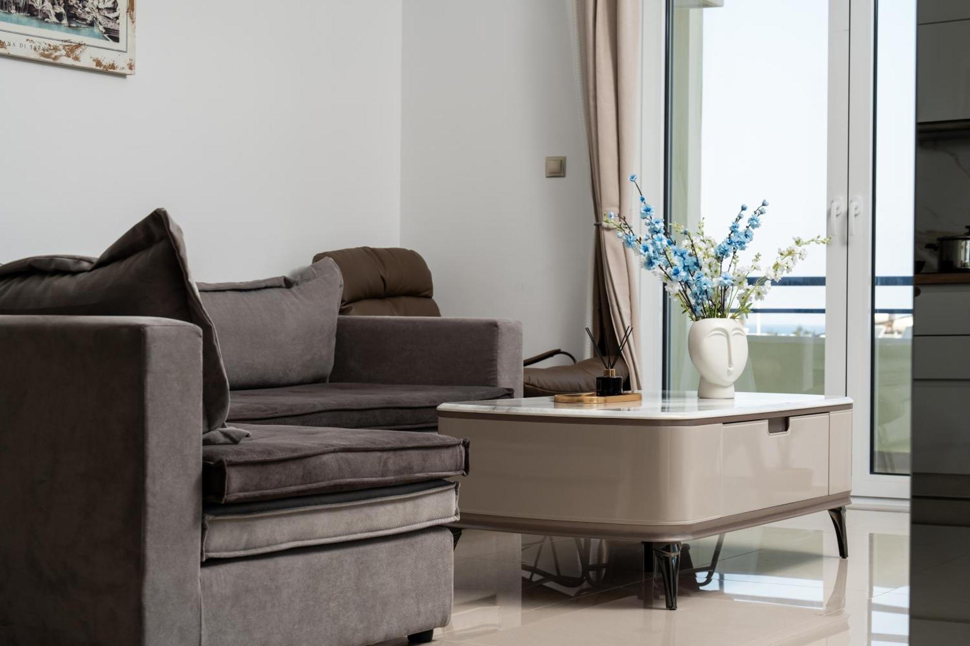 Secret View Apartment, With Private Jacuzzi 레팀노 외부 사진